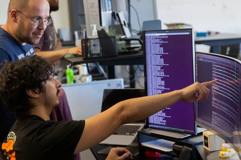 A Third Wave engineer using Foxglove.